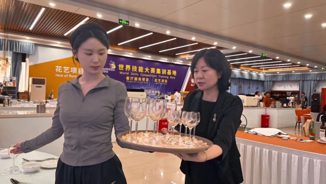 4年培养3名“全国技术能手”，中原技能大师陈初：我最自豪的是选择了职业教育丨走进技能大师工作室