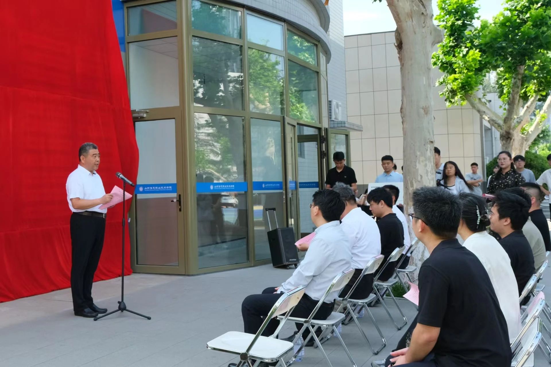 全国首个城市级智能机器人服务中心在潍坊启用
