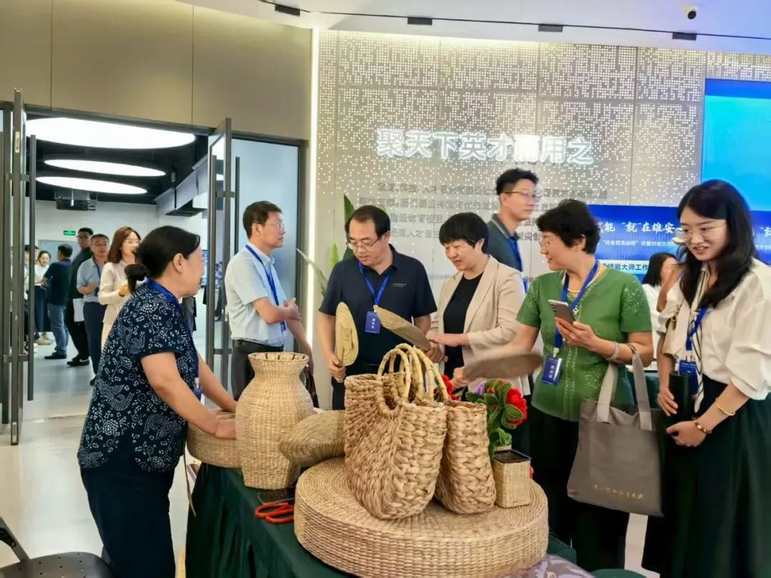 雄安新区举办“技能照亮前程”供需对接交流活动